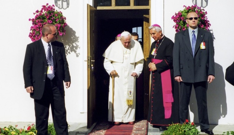 Jan Paweł II w pokamedulskim klasztorze w Wigrach 1999r. źródło: Fundacja Wigry Pro